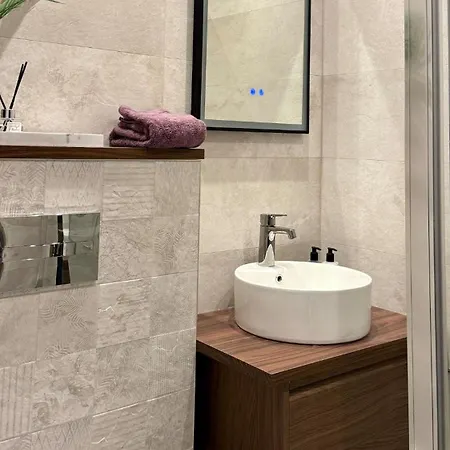 Elegant With Private Entrance * Dublin