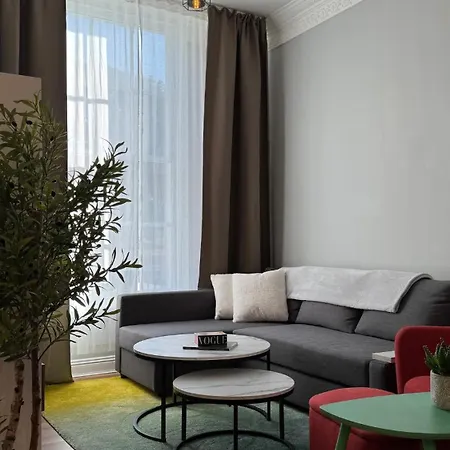 Apartment Elegant With Private Entrance *