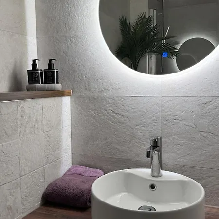 Elegant With Private Entrance Dublin