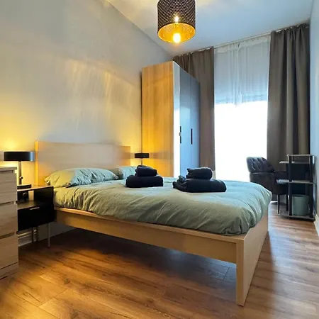 Elegant With Private Entrance